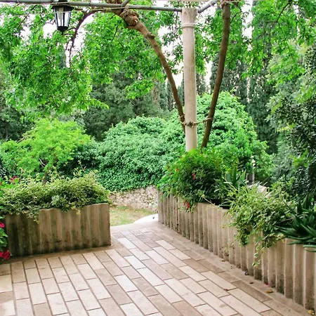 Antun Mozara Family House סלאנו