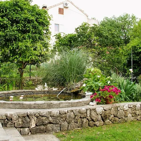 לינה וארוחת בוקר Antun Mozara Family House