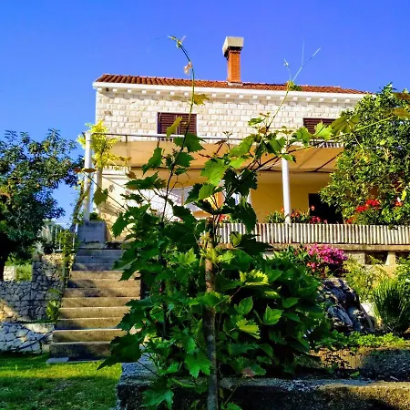 Antun Mozara Family House Couette-café